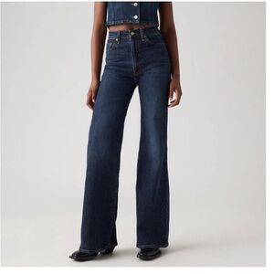 Levi’s Ribcage Bells Dark Wash